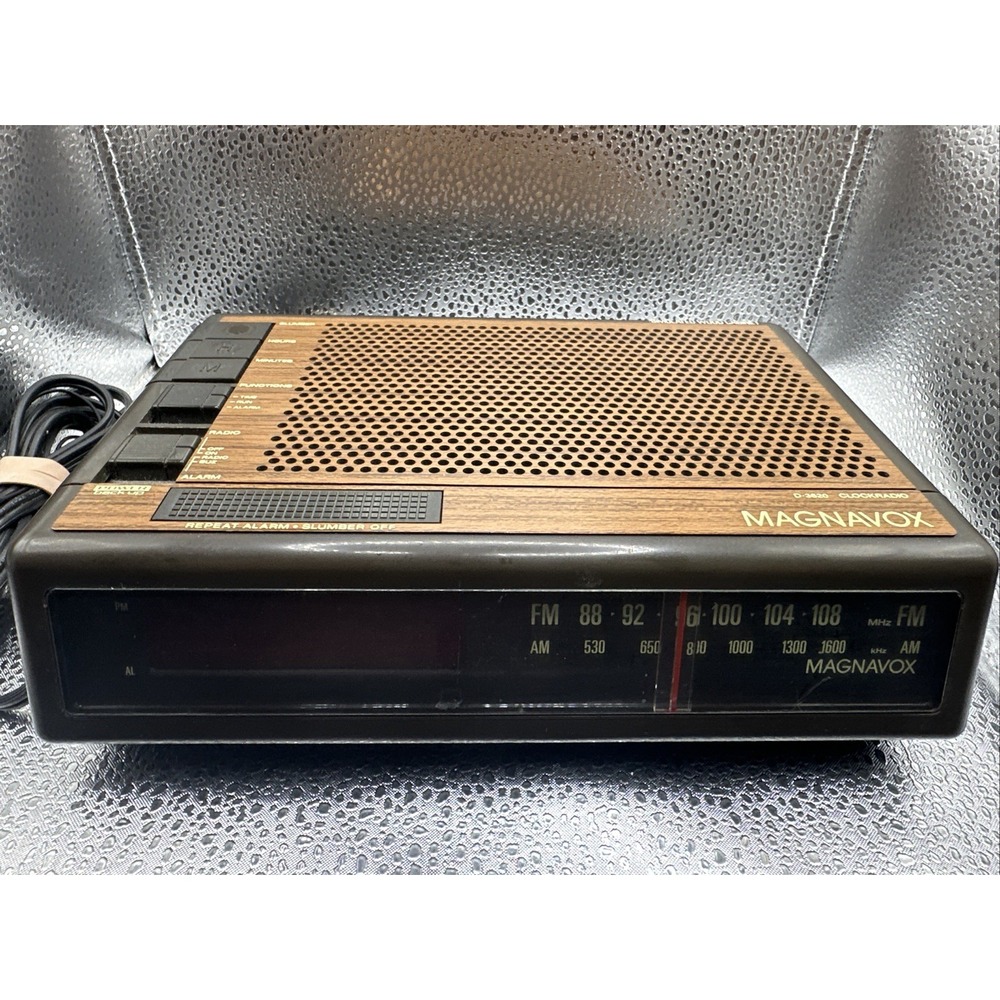 Magnavox Clock Radio D-3620 Simulated Wood Grain AM/FM Radio Slumber Mode Works